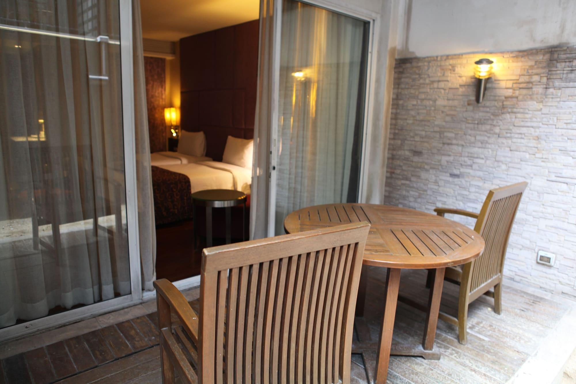 Citichic Sukhumvit 13 By Compass Hospitality - Newly Renovated Hotel Bangkok Exterior photo