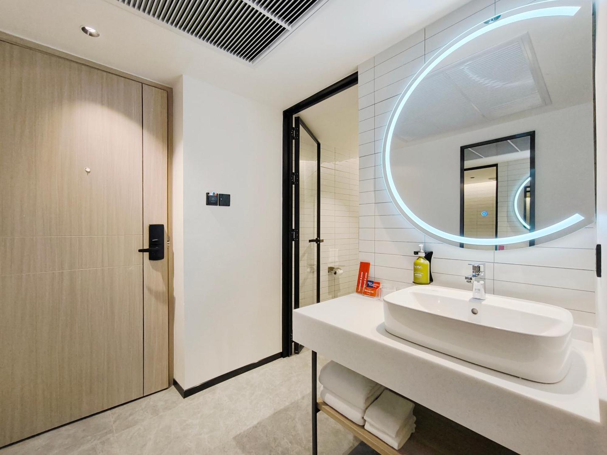 Citichic Sukhumvit 13 By Compass Hospitality - Newly Renovated Hotel Bangkok Exterior photo